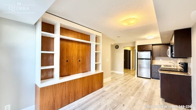 1 De Boers Dr in Toronto, ON - Building Photo - Building Photo