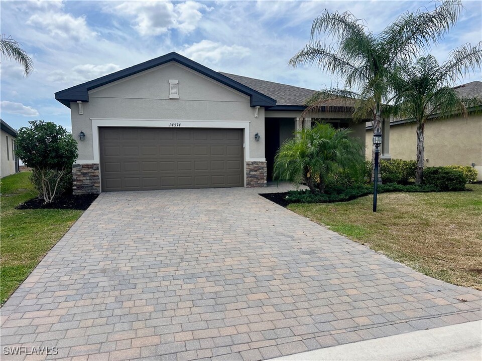 14514 Cantabria Dr in Ft. Myers, FL - Building Photo