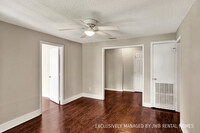 8735 3rd Ave in Jacksonville, FL - Foto de edificio - Building Photo