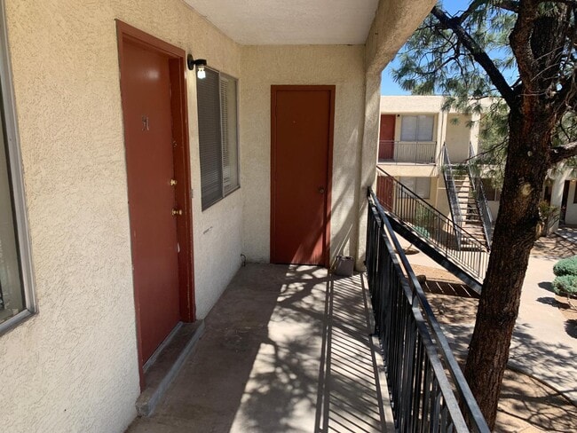 1431 Girard Blvd NE in Albuquerque, NM - Building Photo - Building Photo