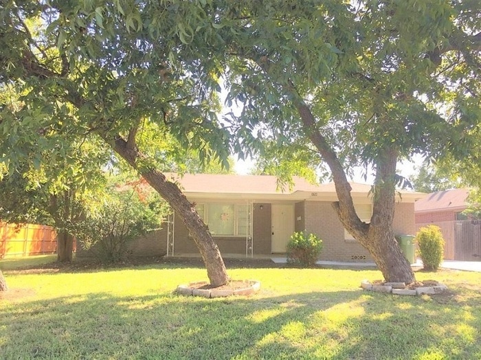 3758 Denton Hwy in Fort Worth, TX - Foto de edificio