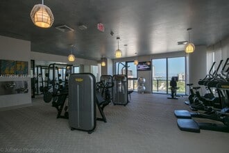 121 NE 34th St, Unit 1211 in Miami, FL - Building Photo - Building Photo