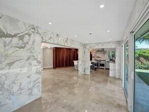 2421 NE 7th Pl in Fort Lauderdale, FL - Building Photo - Building Photo