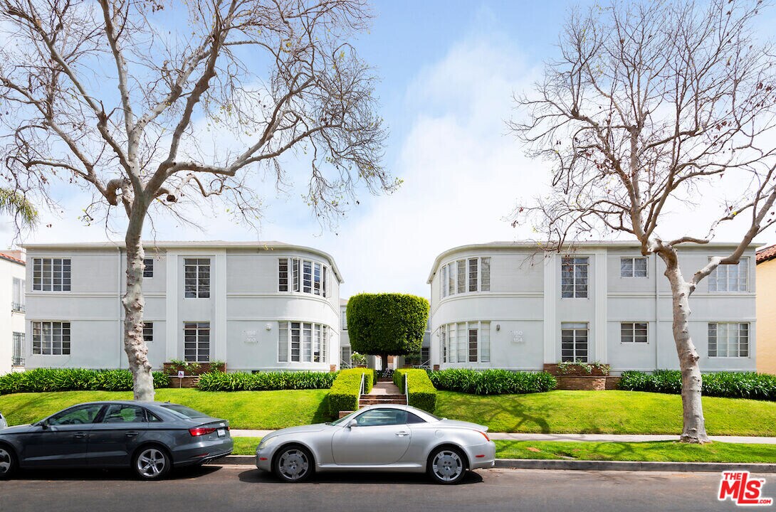 154 N Sycamore Ave in Los Angeles, CA - Building Photo