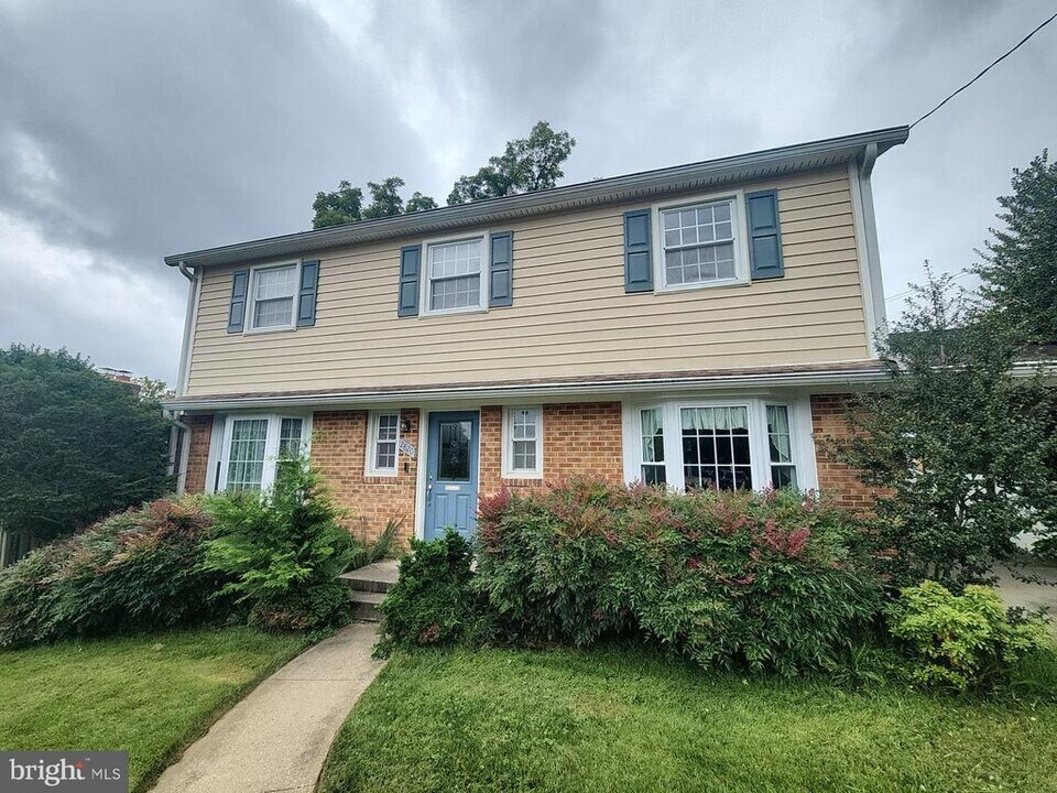2820 Vixen Ln in Silver Spring, MD - Building Photo