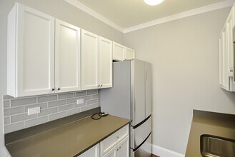 817 W Lakeside Pl in Chicago, IL - Building Photo - Building Photo