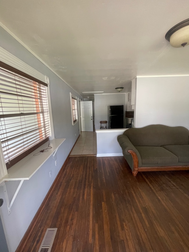 property at 718 W 41st St
