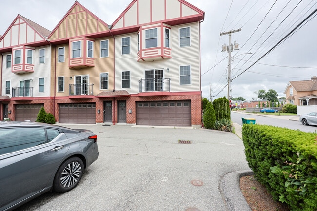 7 W Church St