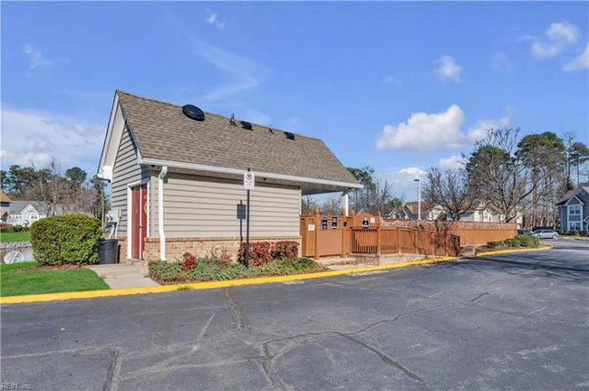 400 Camberley Way in Chesapeake, VA - Building Photo - Building Photo