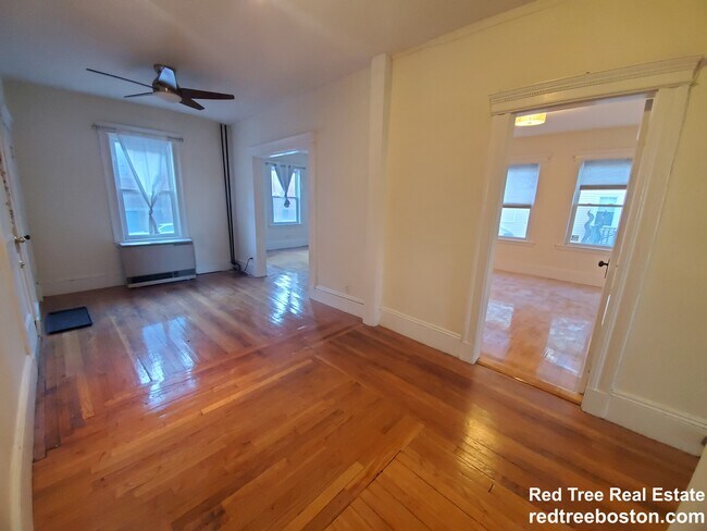 233 Harvard St, Unit 1 in Cambridge, MA - Foto de edificio - Building Photo