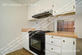 6873 Barbara Lee Cir in Sacramento, CA - Building Photo - Building Photo