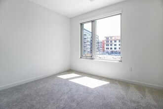 65 Lewis St, Unit 604 in Boston, MA - Building Photo - Building Photo