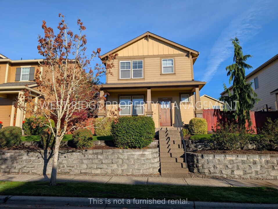 13655 SW King Lear Way in King City, OR - Building Photo