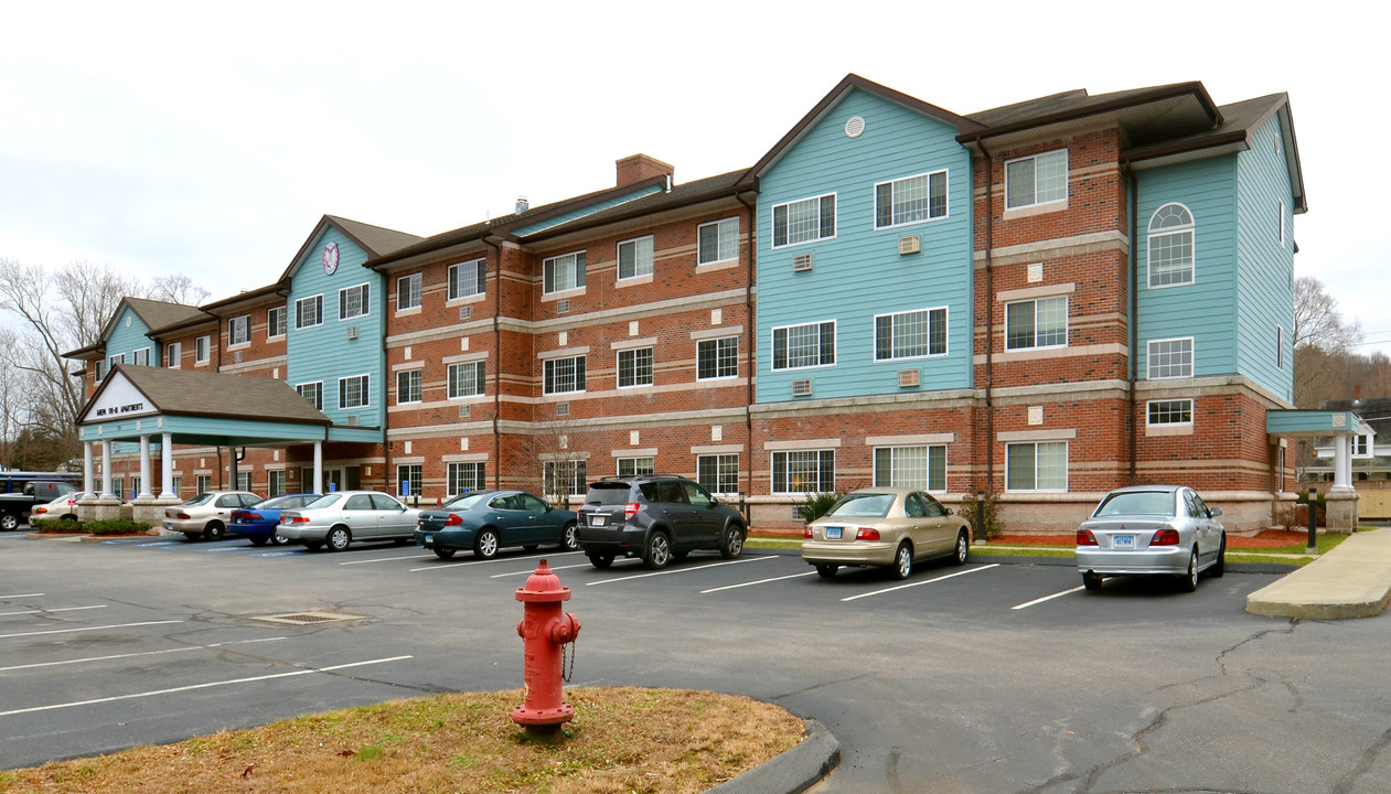 AHEPA 110 III Senior Apartments in Norwich, CT - Foto de edificio