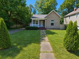 1030 W Scott St in Springfield, MO - Building Photo
