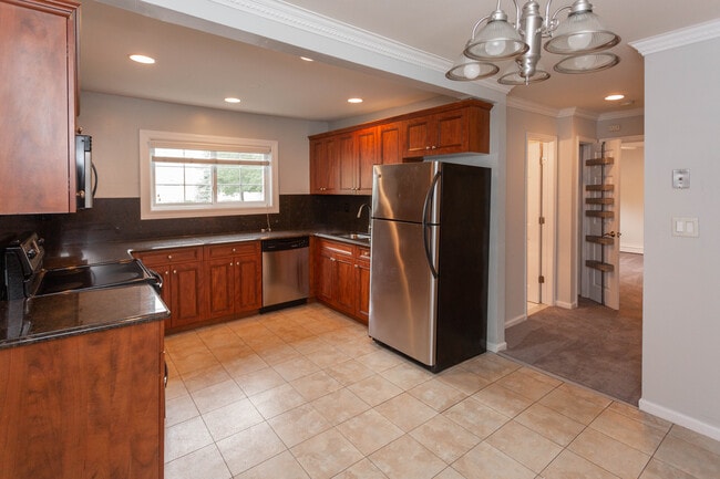 Fairfield Oaks in West Babylon, NY - Foto de edificio - Interior Photo