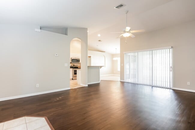 3013 SW 4th Pl in Cape Coral, FL - Building Photo - Building Photo