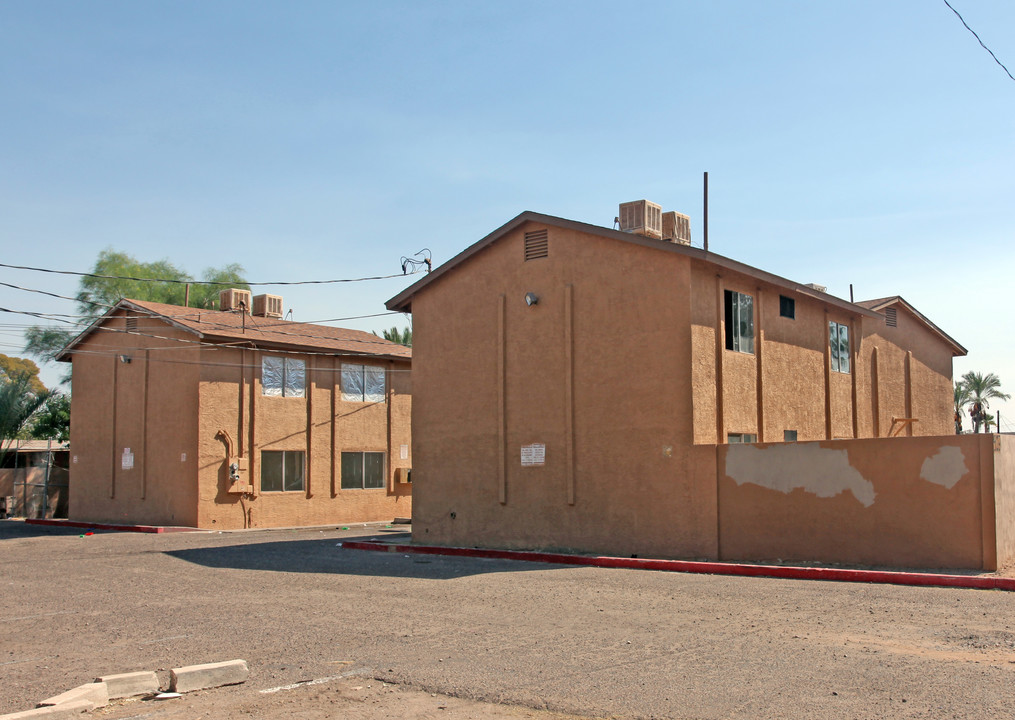 903 N 30th St in Phoenix, AZ - Building Photo