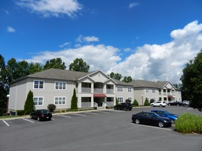 Windwood Place in Morgantown, WV - Building Photo - Building Photo