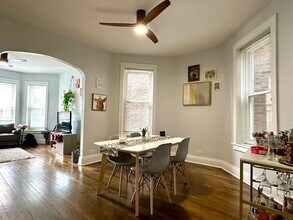 819 N Rockwell St, Unit 1 in Chicago, IL - Foto de edificio - Building Photo
