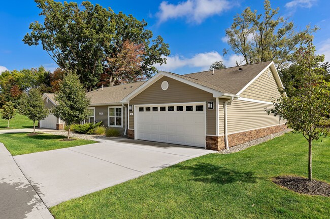 Redwood DeWitt in DeWitt, MI - Building Photo - Building Photo