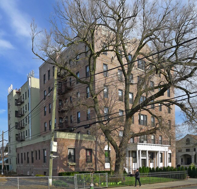 301 Oriental Boulevard in Brooklyn, NY - Building Photo - Building Photo