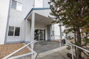 11446 40 Av NW in Edmonton, AB - Building Photo