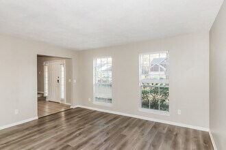 18162 Holly Green Dr, Unit 601 in Houston, TX - Building Photo - Building Photo