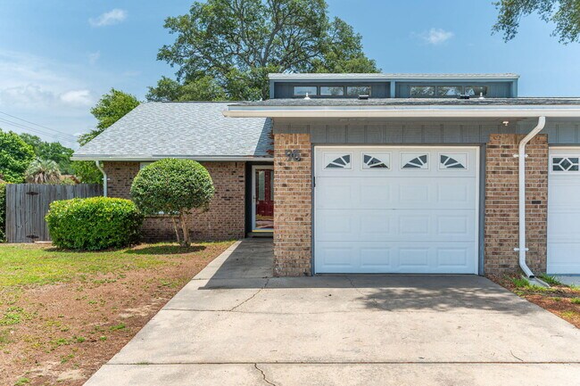 96 Catamaran Ln in Shalimar, FL - Building Photo - Building Photo