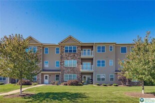 6885 Pioneer Dr in Macungie, PA - Building Photo