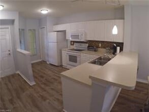 9185 Celeste Dr-Unit -1-104 in Naples, FL - Building Photo - Building Photo