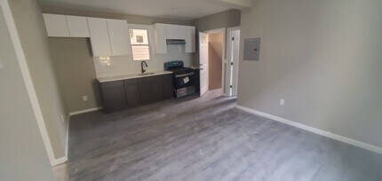 379 Chadwick Ave, Unit Unit 3 in Newark, NJ - Building Photo - Building Photo