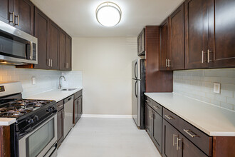 The Crossings At Metropark in Iselin, NJ - Building Photo - Interior Photo