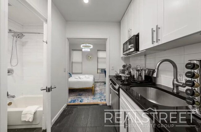 Modern 1BR/1BA in Prime Lower Manhattan | Fast Access to Midtown & Google HQ