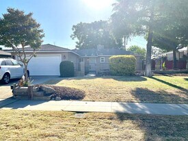 4442 N Manila Ave in Fresno, CA - Building Photo