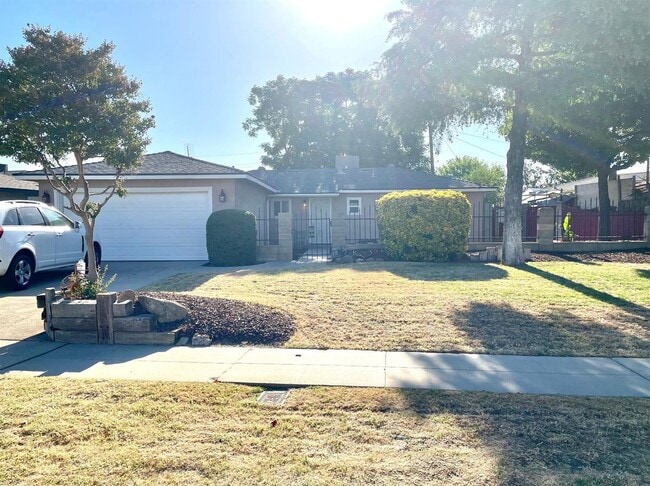4442 N Manila Ave
