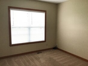 408 Sherman Ln in Poplar Grove, IL - Foto de edificio - Building Photo