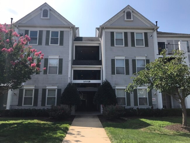 10018 Vanderbilt Cir, Unit 4-12 in Rockville, MD - Foto de edificio - Building Photo
