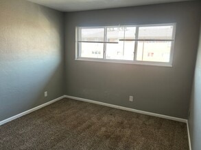 1010 Forest Ct-Unit -B01 1010 15 in Kansas City, KS - Building Photo - Building Photo