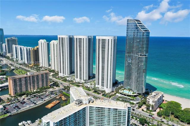 15811 Collins Ave, Unit 803 in North Miami Beach, FL - Building Photo