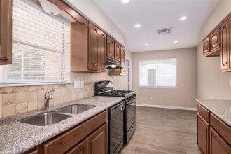 10542 Kirkgreen Dr in Houston, TX - Building Photo - Building Photo