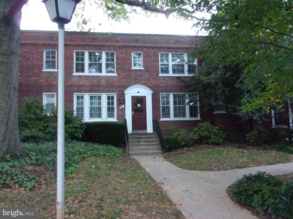 1776 N Troy St in Arlington, VA - Building Photo