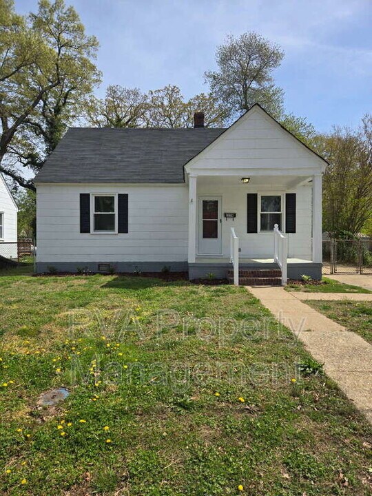 2230 E Nine Mile Rd in Sandston, VA - Building Photo