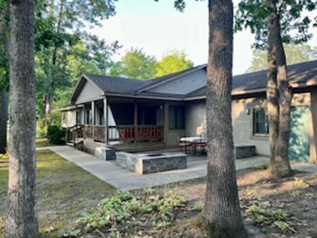 1002 Webster St in Traverse City, MI - Building Photo - Building Photo
