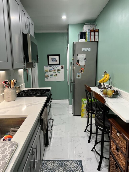 6 West Ave in Larchmont, NY - Building Photo