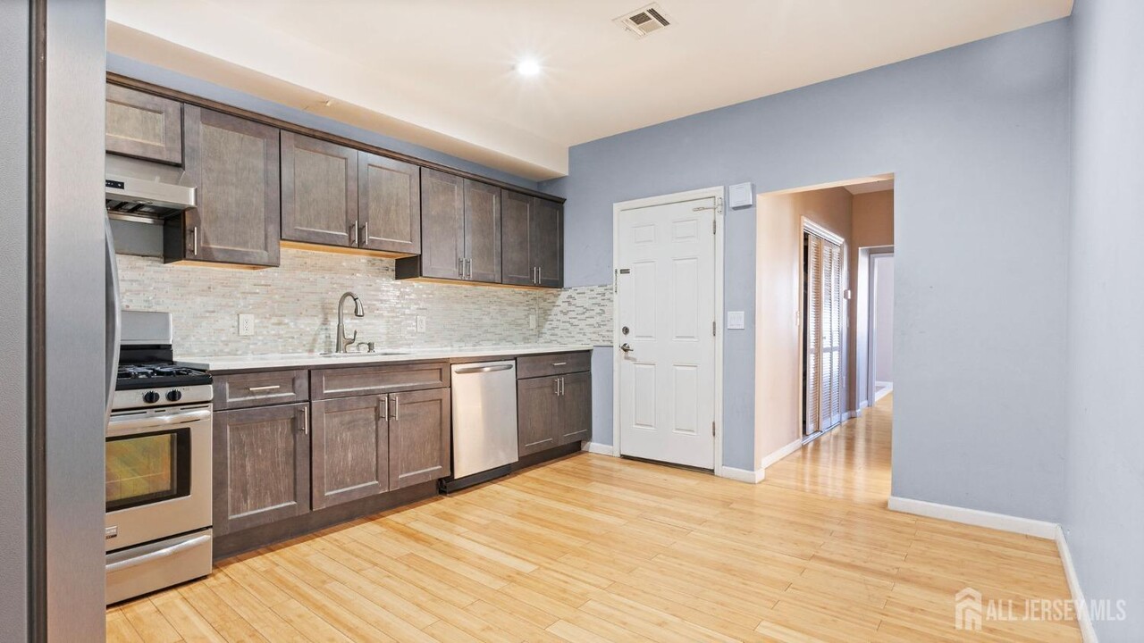 40 Schalk St in Newark, NJ - Building Photo