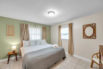 3371 N Bay Ave in Crystal River, FL - Foto de edificio - Building Photo