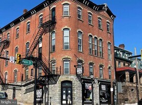 13 N 4th Ave in Royersford, PA - Building Photo