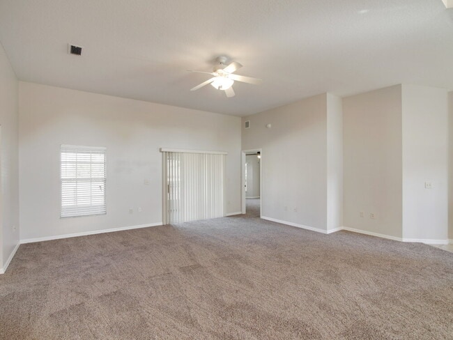 4461 Treasure Cay Rd in Tavares, FL - Foto de edificio - Building Photo