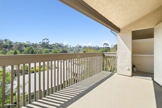 8636 Via Mallorca, Unit C in La Jolla, CA - Building Photo - Building Photo